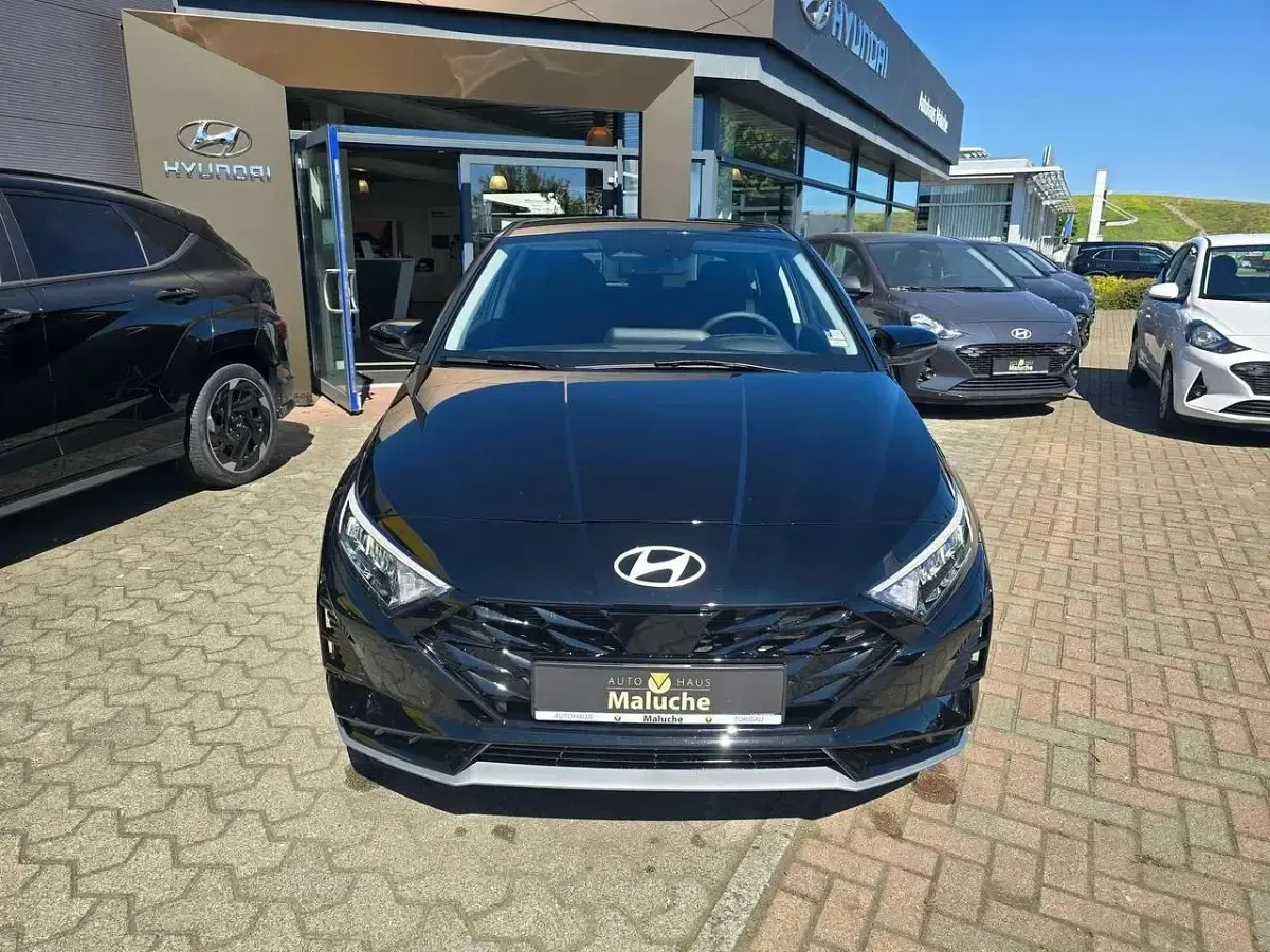 Neu Hyundai i20 Prime 101 PS (74 kW) 2025 Phantom black / met Limousine