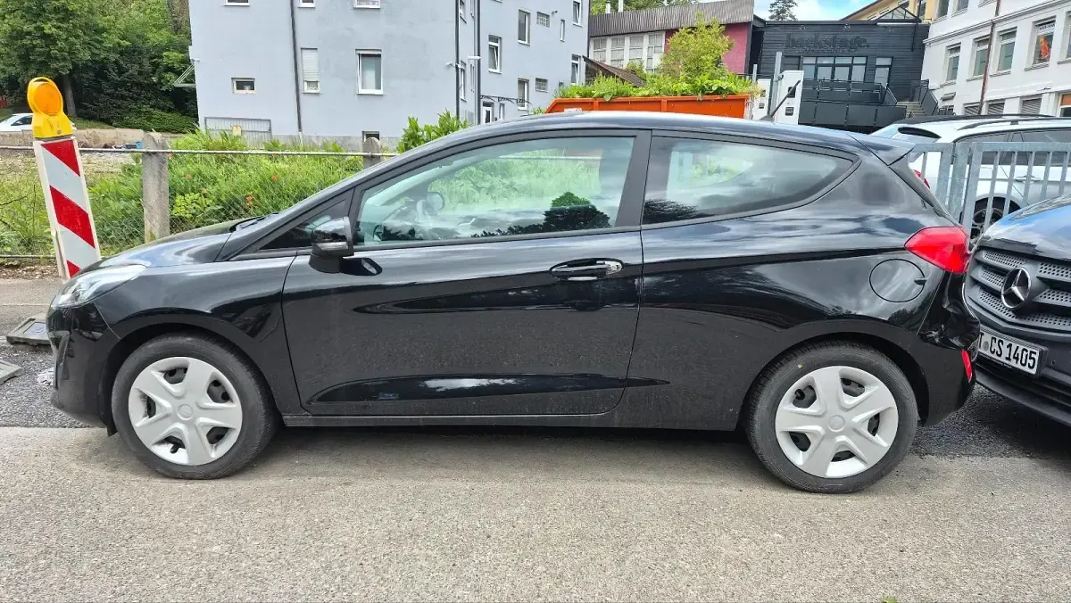 Gebraucht Ford Fiesta 70 PS (51 kW) 2018 Schwarz Kleinwagen
