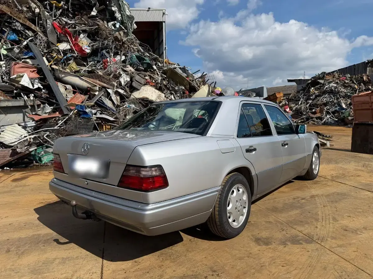 Brugt Mercedes E280 193 HK (141 kW) 1994 Sølv Sedan
