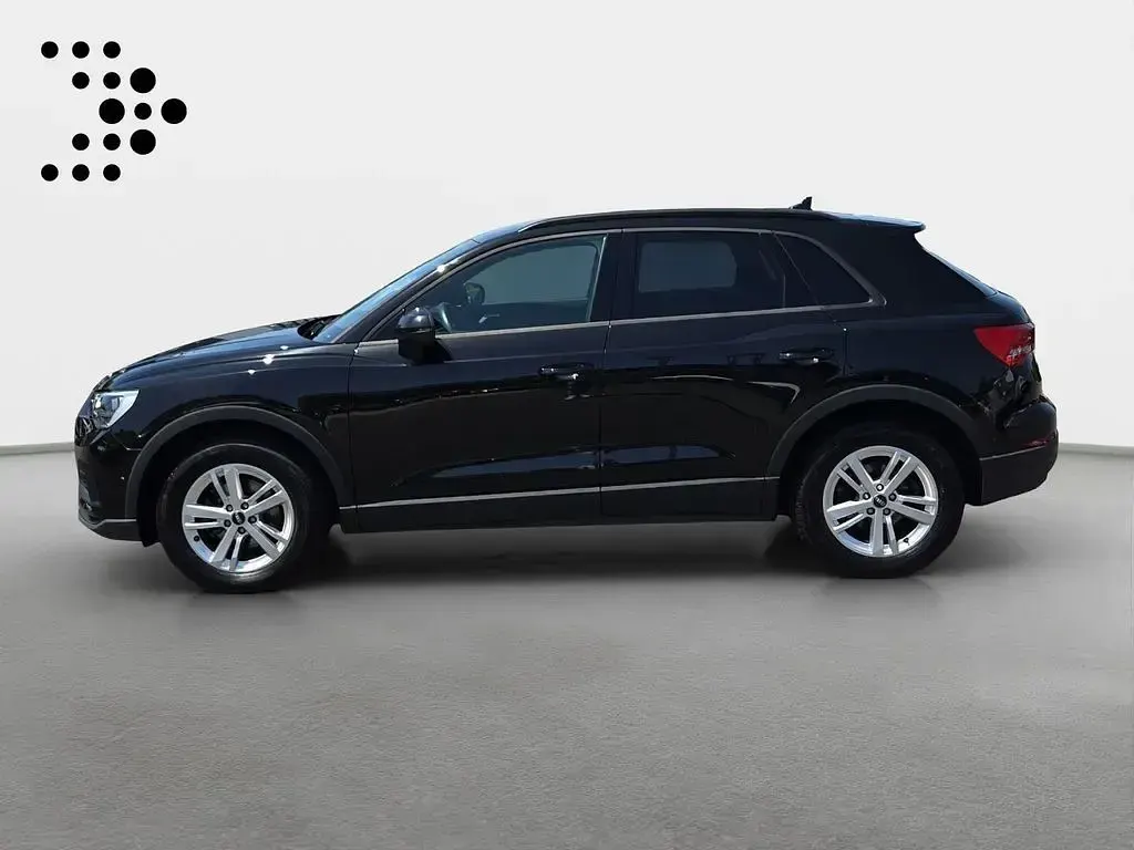 Gebraucht Audi Q3 Basis 150 PS (110 kW) 2024 Mythosschwarz metallic SUV