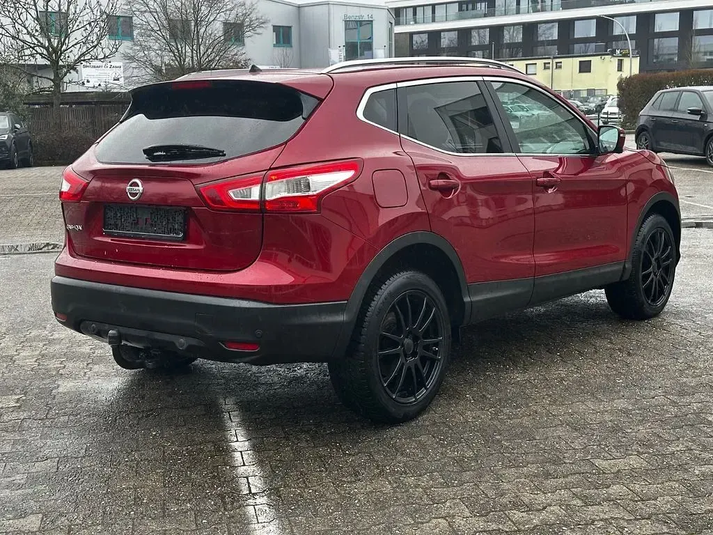 Gebraucht Nissan Qashqai Tekna 131 PS (96 kW) 2016 Rot SUV