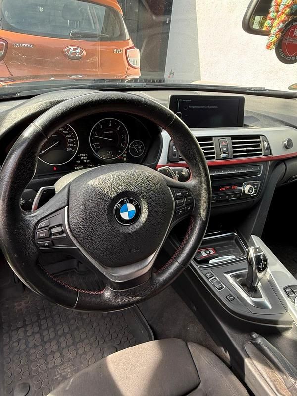 Schwarz Gebraucht 2012 BMW 320 Sport Line Limousine | 9.700 € (Superpreis) - Bild 1/4