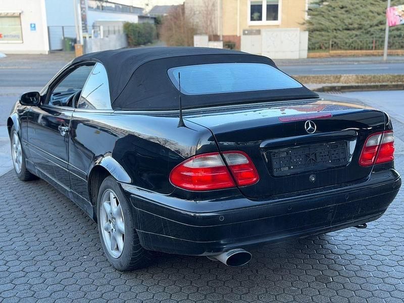 Gebraucht Mercedes CLK230 Avantgarde 197 PS (144 kW) 2001 Schwarz Cabrio