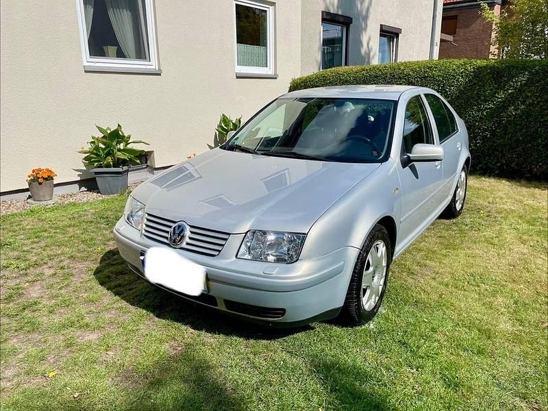 Silber Gebraucht 1999 VW Bora Highline Limousine | 4.990 € - Bild 1/4