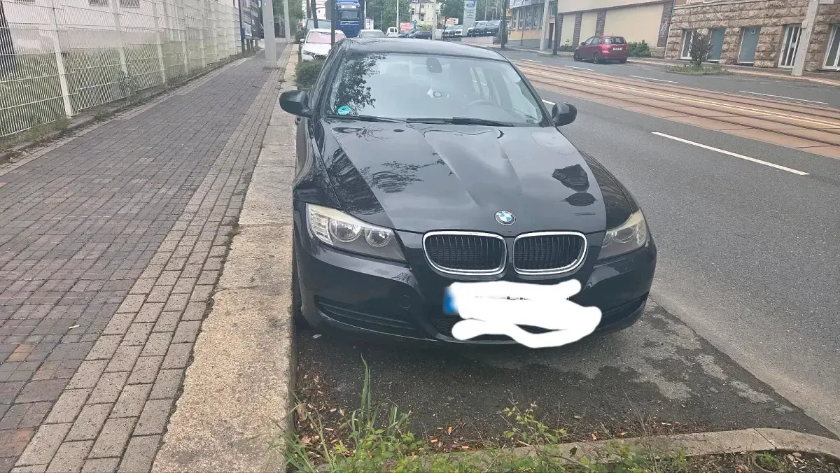 Gebraucht BMW 316 116 PS (85 kW) 2010 Schwarz Limousine