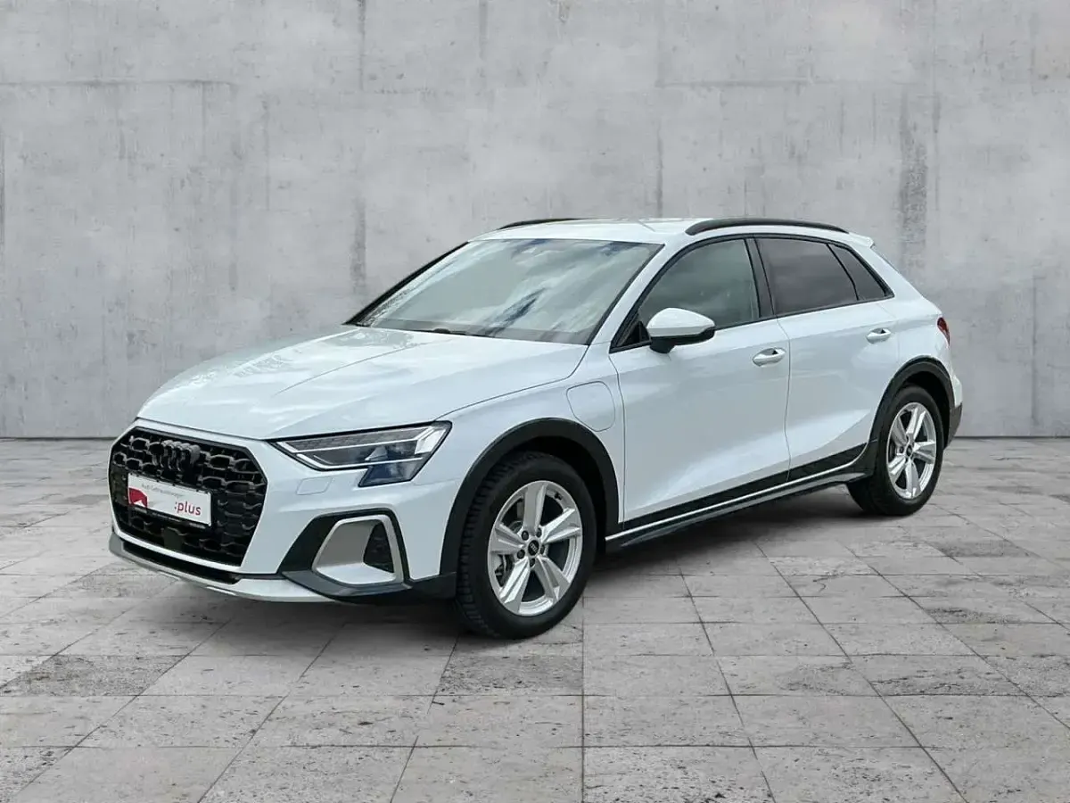 Używany Audi A3 Performance 204 KM (150 kW) 2025 Biały Sedan/Limuzyna