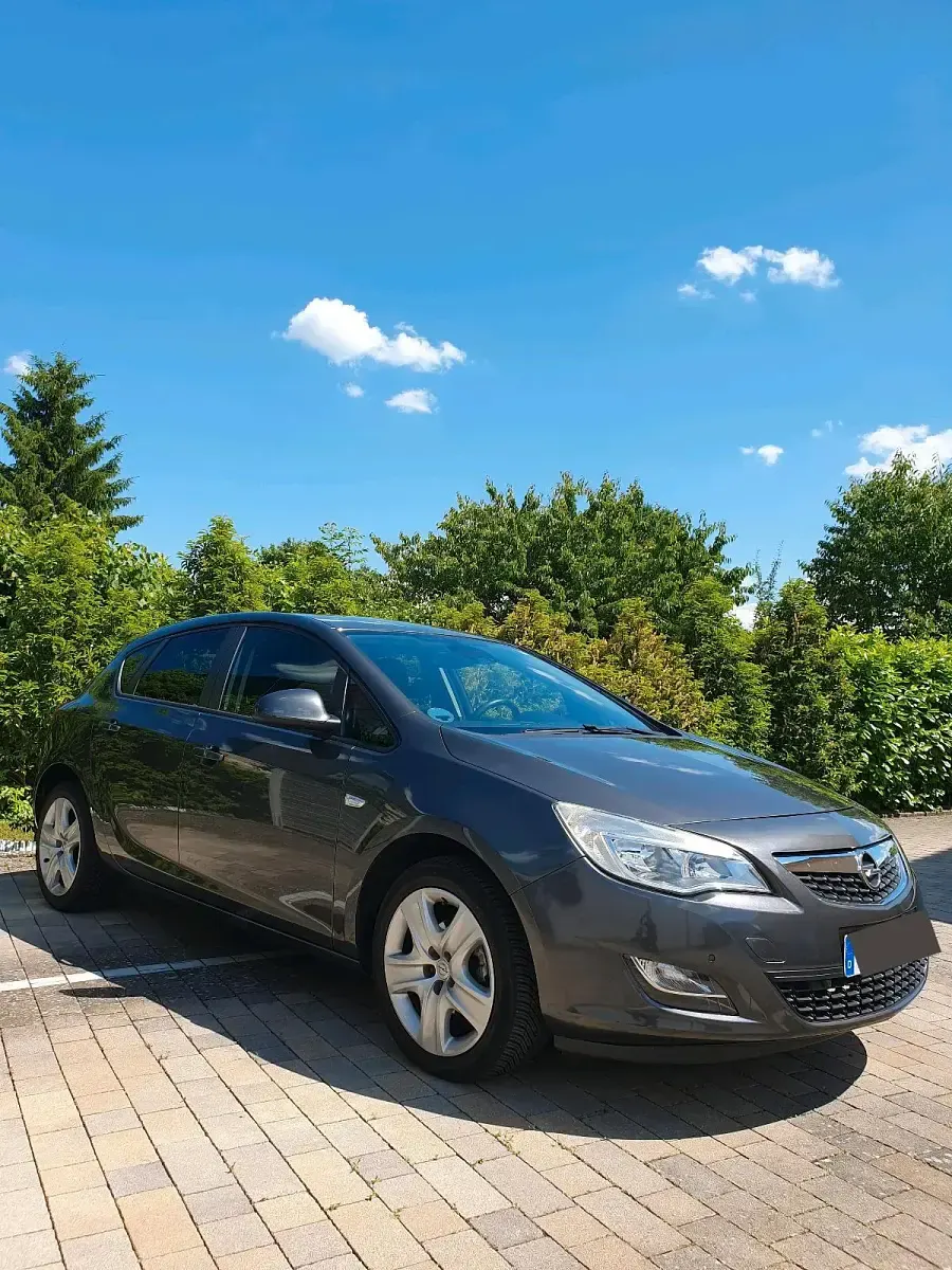 Gebraucht Opel Astra 140 PS (102 kW) 2011 Grau Limousine