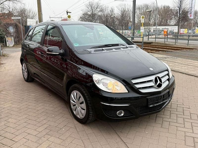 Gebraucht Mercedes B180 116 PS (85 kW) 2010 Schwarz Van / Kleinbus