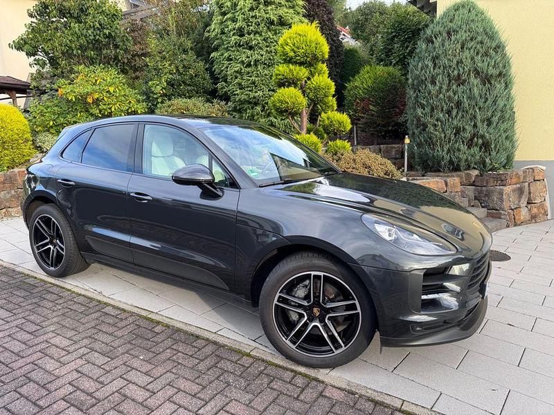 Grau Gebraucht 2020 Porsche Macan S SUV | 64.711 € (Teuer) - Bild 1/4