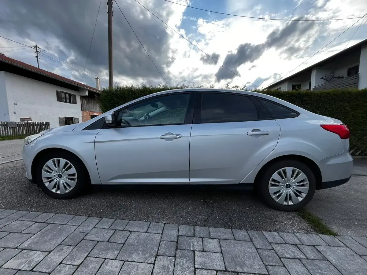 Gebraucht Ford Focus 120 PS (88 kW) 2016 Grau Limousine