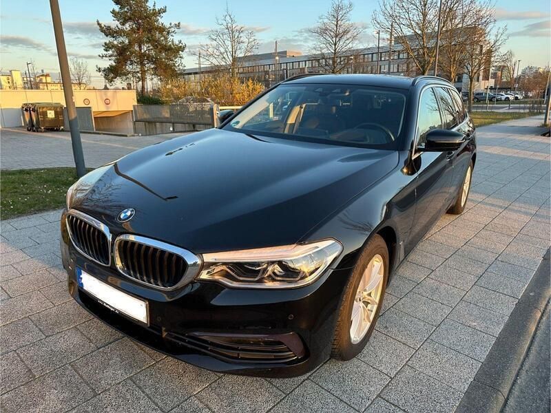 Schwarz Gebraucht 2020 BMW 520 Sport Line Kombi | 25.600 € (Superpreis) - Bild 1/4