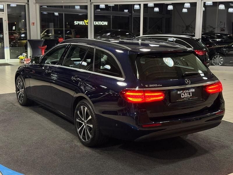 Gebraucht Mercedes E300 194 PS (142 kW) 2020 Blau Limousine