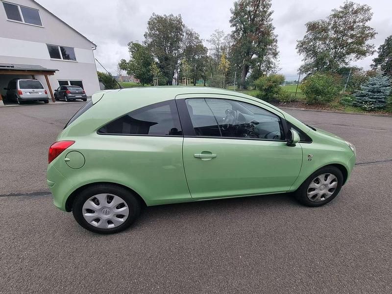 Grün Gebraucht 2010 Opel Corsa Limousine | 3.000 € (Guter Preis) - Bild 1/1
