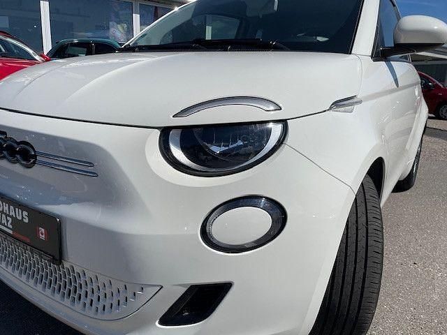 Weiß Gebraucht 2021 Fiat 500e Icon Kleinwagen | 15.900 € (Fairer Preis) - Bild 1/4