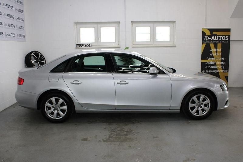 Second-hand Audi A4 Ambiente 179 CP (131 kW) 2011 Argintiu Berlinǎ