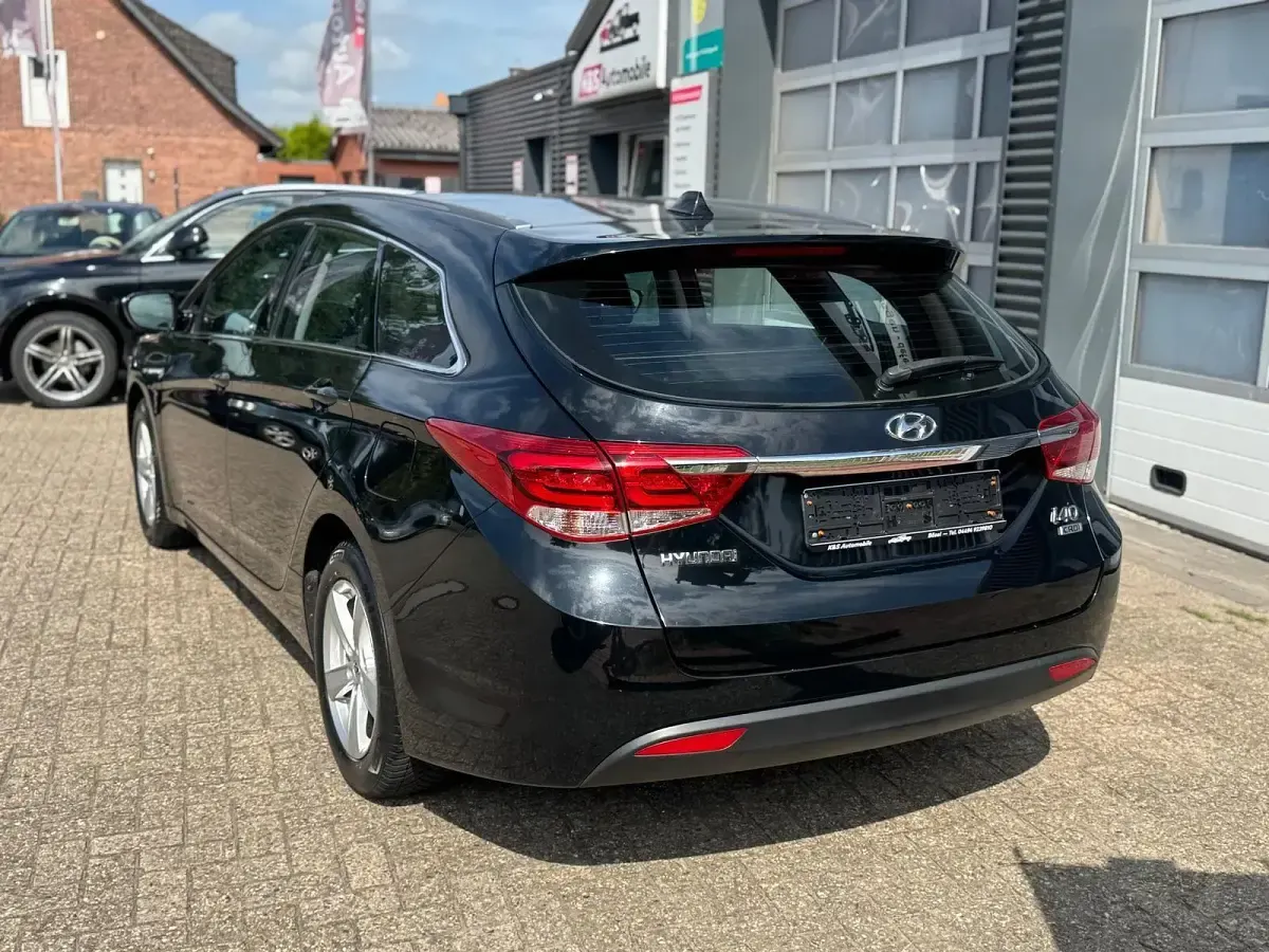 Gebraucht Hyundai i40 116 PS (85 kW) 2016 Schwarz Kombi