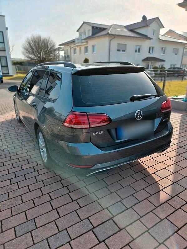 Gebraucht VW Golf VII 110 PS (80 kW) 2018 Grau Kombi