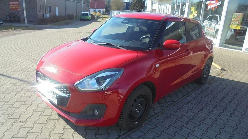 Gebraucht Suzuki Swift Comfort 83 PS (61 kW) 2021 Rot Kleinwagen