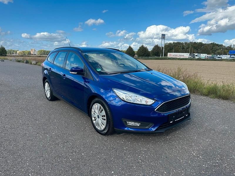 Blau Gebraucht 2015 Ford Focus Trend Kombi | 6.400 € (Fairer Preis) - Bild 1/4