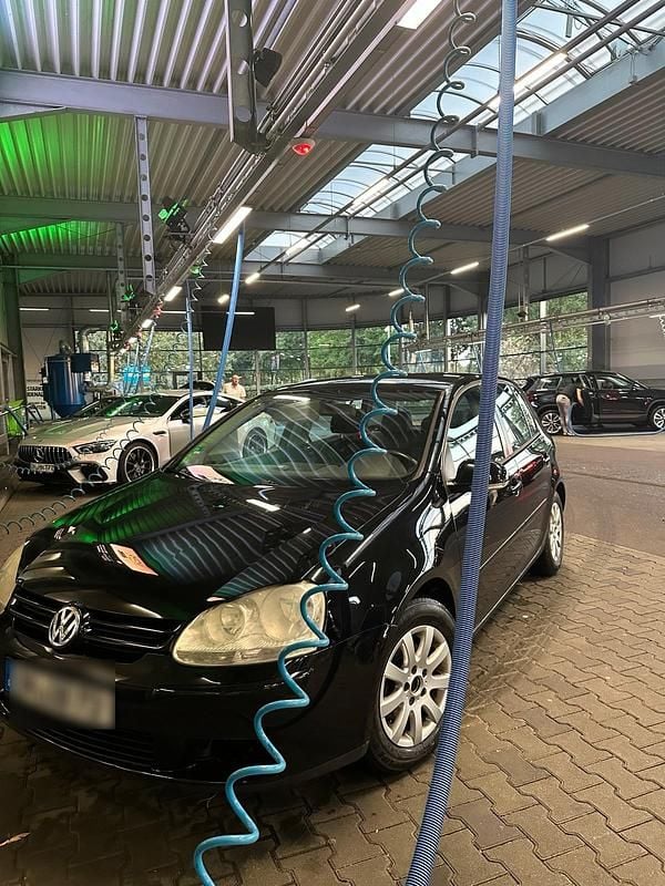 Gebraucht VW Golf V 105 PS (77 kW) 2004 Schwarz Kleinwagen