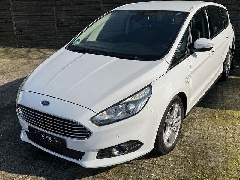 Gebraucht Ford S-MAX Titanium 209 PS (153 kW) 2017 Weiß Van / Kleinbus