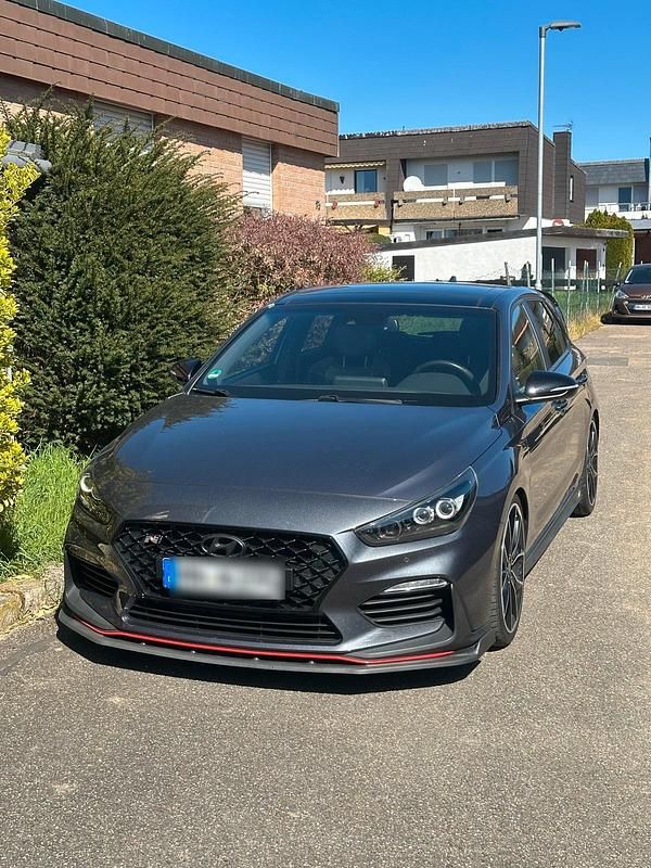 Grau Gebraucht 2018 Hyundai i30 Limousine | 18.800 € (Guter Preis) - Bild 1/4