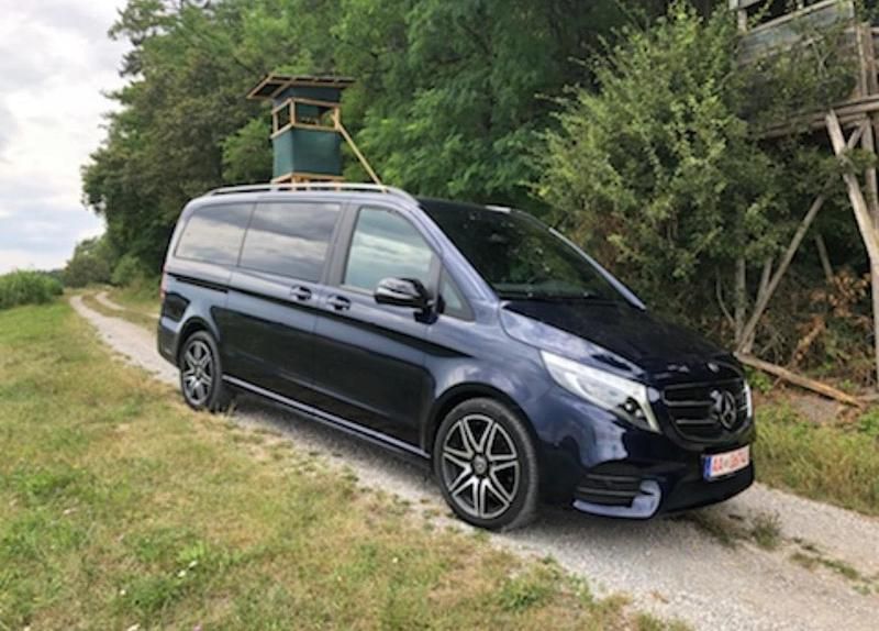 Blau Gebraucht 2018 Mercedes V250 Avantgarde Van / Kleinbus | 49.999 € (Teuer) - Bild 1/1