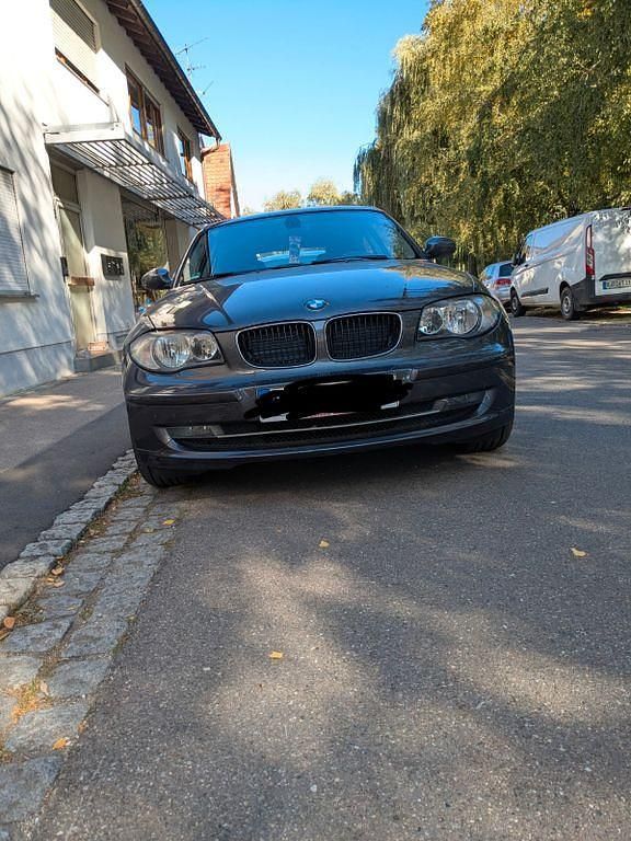 Grau Gebraucht 2007 BMW 118 Kleinwagen | 2.950 € (Fairer Preis) - Bild 1/4