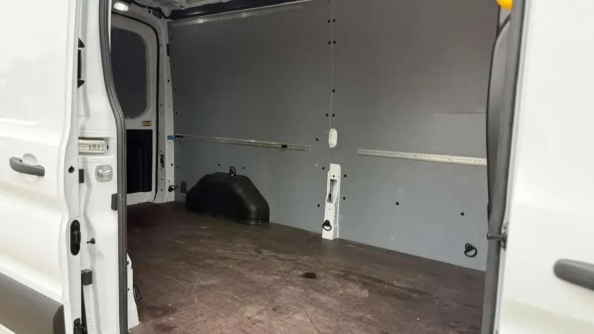 Gebraucht Ford Transit Trend 131 PS (96 kW) 2022 Weiß Van / Kleinbus