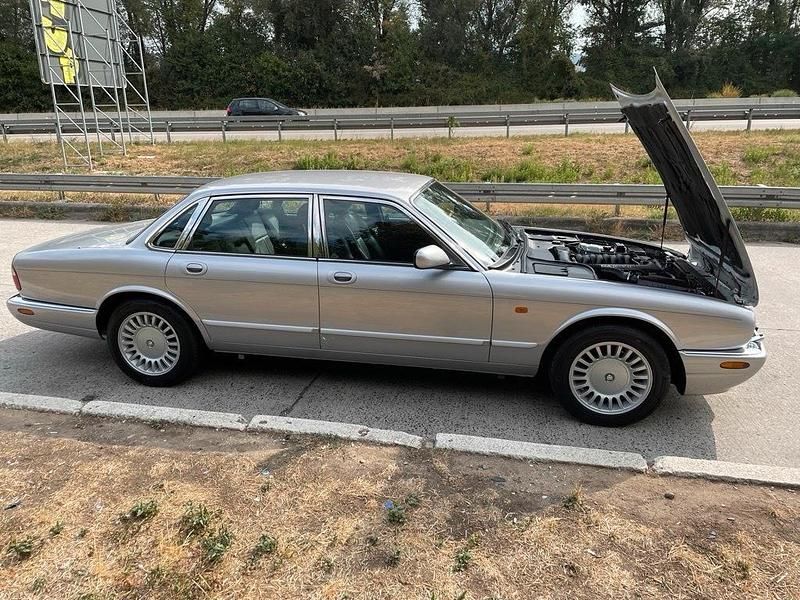 Silber Gebraucht 2000 Jaguar XJ8 Executive Limousine | 18.500 € (Teuer) - Bild 1/4