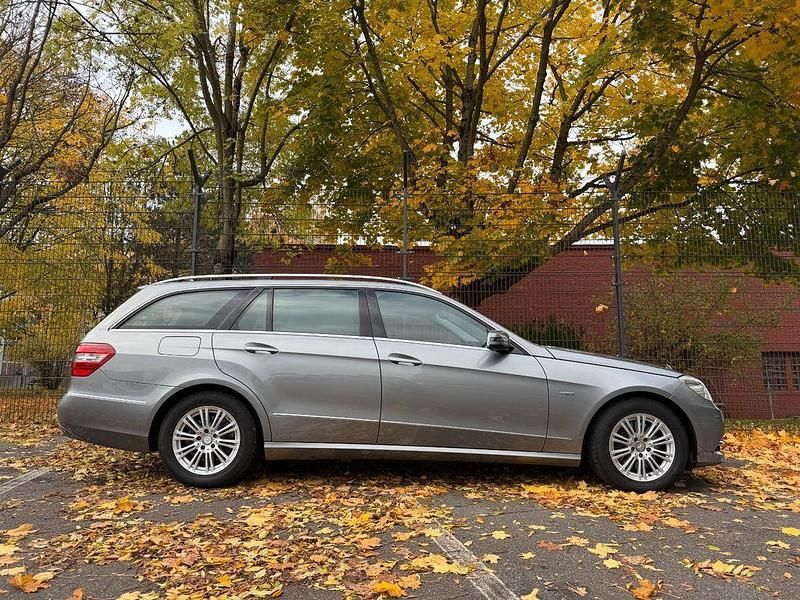 Second-hand Mercedes E350 265 CP (194 kW) 2011 Gri Break