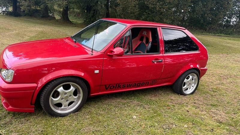 Second-hand VW Polo 75 CP (55 kW) 1992 Roșu Coupe