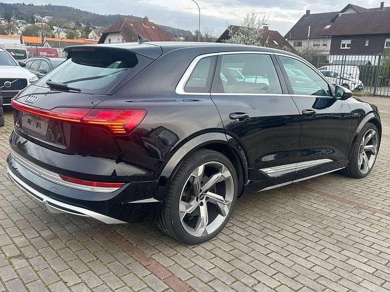 Gebraucht Audi e-tron Sport 369 kW (503 PS) 2022 Schwarz SUV