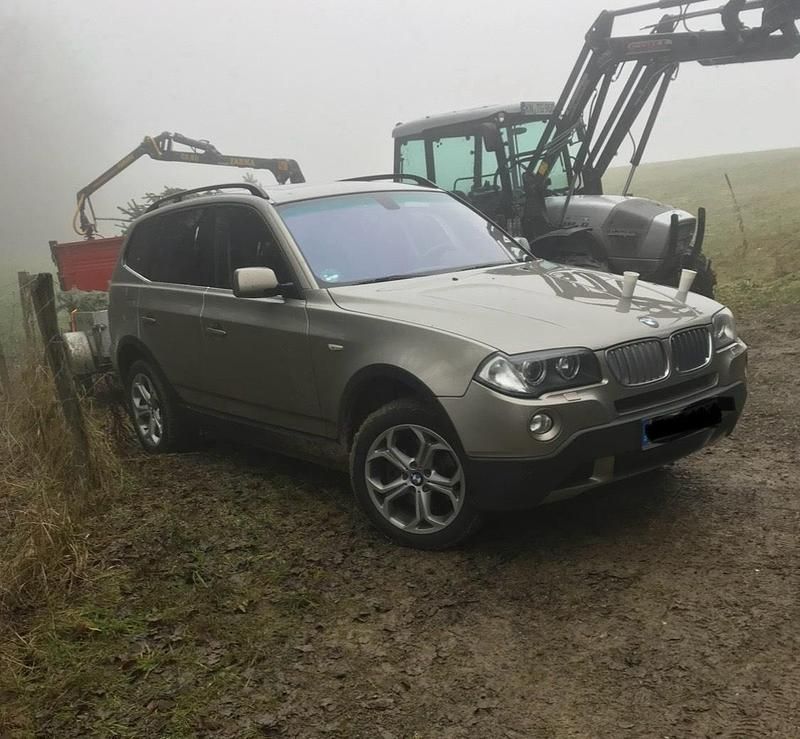 Gebraucht BMW X3 218 PS (160 kW) 2009 Gold SUV