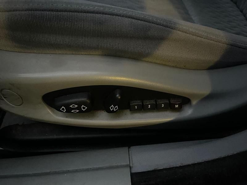 Gebraucht BMW 330 Sport Line 231 PS (169 kW) 2001 Grau Kombi