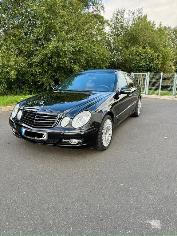 Schwarz Gebraucht 2007 Mercedes E280 Avantgarde Limousine | 13.000 € - Bild 1/4
