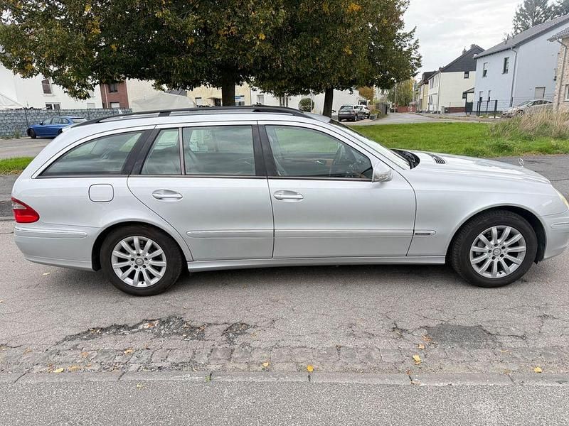 Gebraucht Mercedes E230 204 PS (150 kW) 2007 Silber Limousine