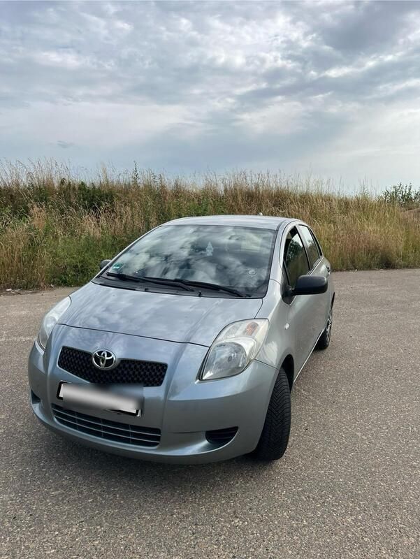 Silber Gebraucht 2007 Toyota Yaris Kleinwagen | 2.750 € (Fairer Preis) - Bild 1/4