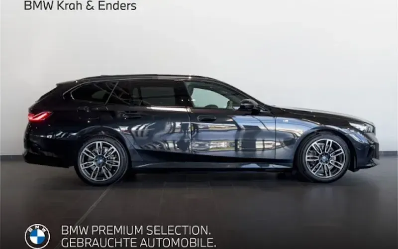 Gebraucht BMW 530e M Sport 299 PS (219 kW) 2024 Schwarz Kombi
