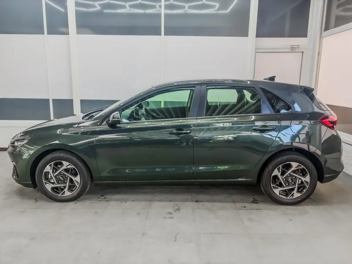 Neu Hyundai i30 Style 150 PS (110 kW) 2025 Cypress green t2p Limousine