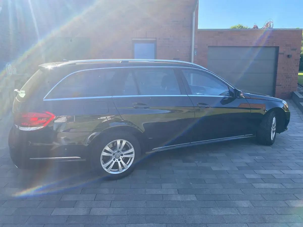 Gebraucht Mercedes E250 204 PS (150 kW) 2013 Schwarz Kombi