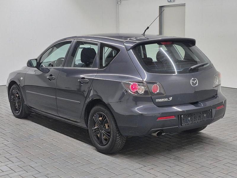 Usado Mazda 3 Active 105 HP (77 kW) 2007 Cinzento Sedan