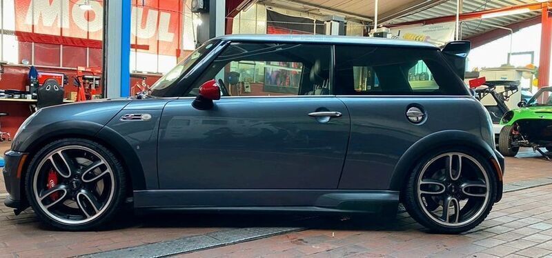 Blau Gebraucht 2006 Mini John Cooper Works Kleinwagen | 20.800 € - Bild 1/4