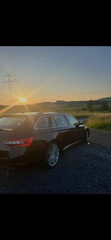 Gebraucht Skoda Superb 190 PS (139 kW) 2015 Schwarz Kombi