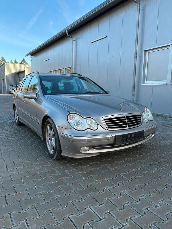 Gebraucht Mercedes C220 143 PS (105 kW) 2004 Grau Kombi
