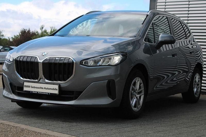 Grau Gebraucht 2023 BMW 218 Active Tourer Van / Kleinbus | 28.240 € (Superpreis) - Bild 1/4