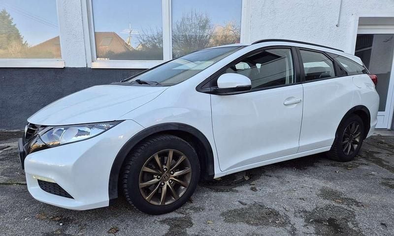 Gebraucht Honda Civic Comfort 141 PS (103 kW) 2014 White orchid p. Kombi