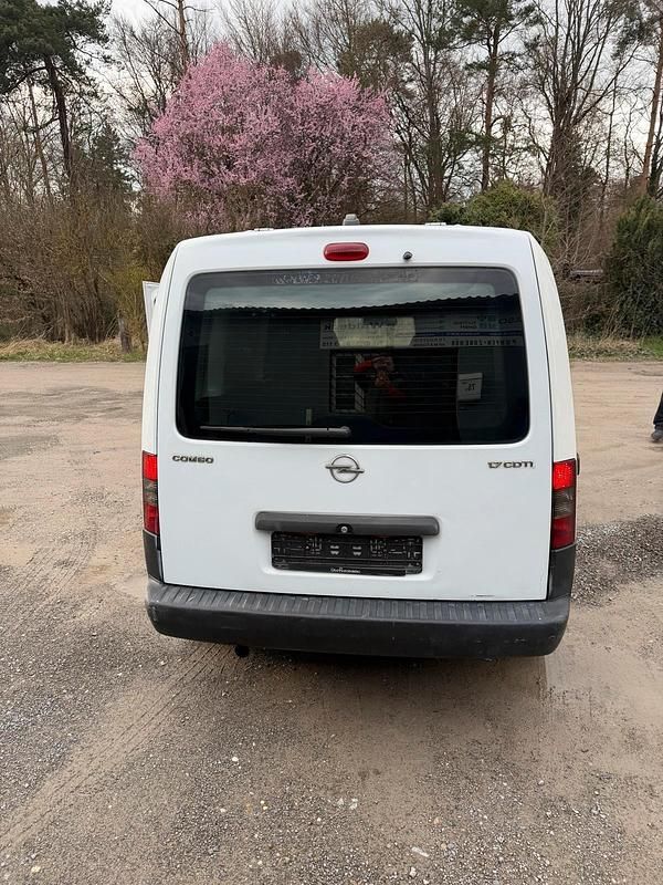 Gebraucht Opel Combo 100 PS (73 kW) 2009 Weiß Van / Kleinbus