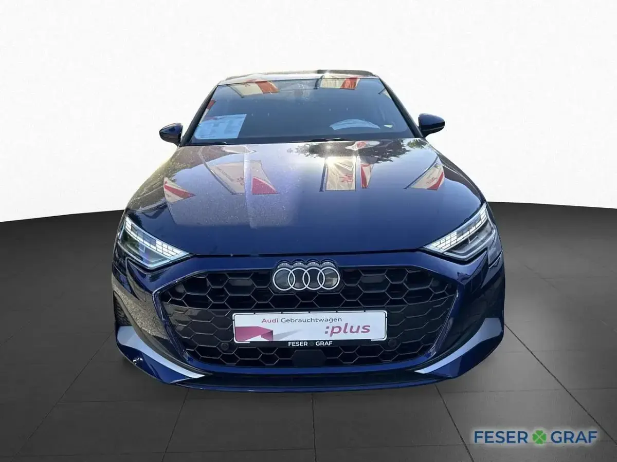 Gebraucht Audi A3 Ambiente 150 PS (110 kW) 2025 Navarrablau metallic Limousine