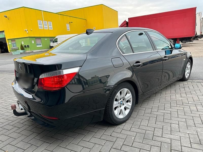 Second-hand BMW 525 218 CP (160 kW) 2005 Negru Berlinǎ
